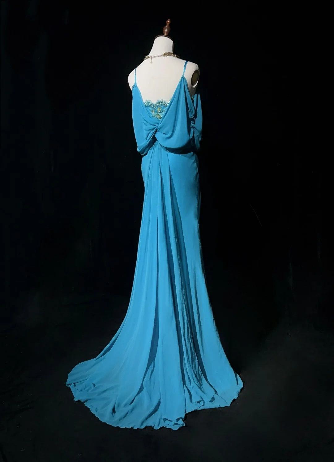 Gothic Glam Meerjungfrauen-Abschlussballkleider mit Spaghettiträgern, blauem Chiffon, ärmellos, mit Perlen, halb-formales Abendkleid N3819
