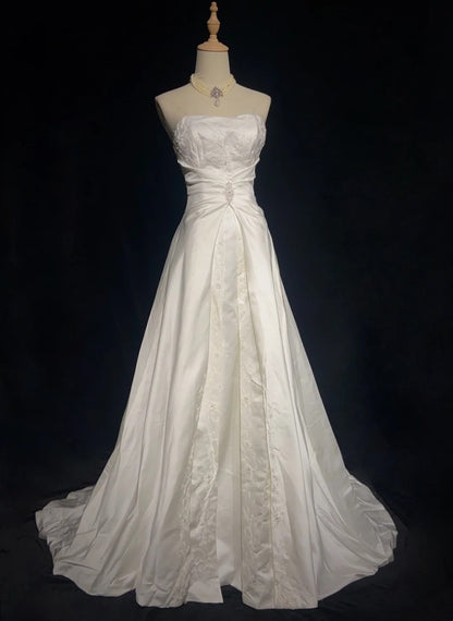 Zeitlose Hochzeitskleider Ballkleid Trägerlos Elfenbein Mit Rüschen Perlenbesetztes Langes Brautkleid N3431