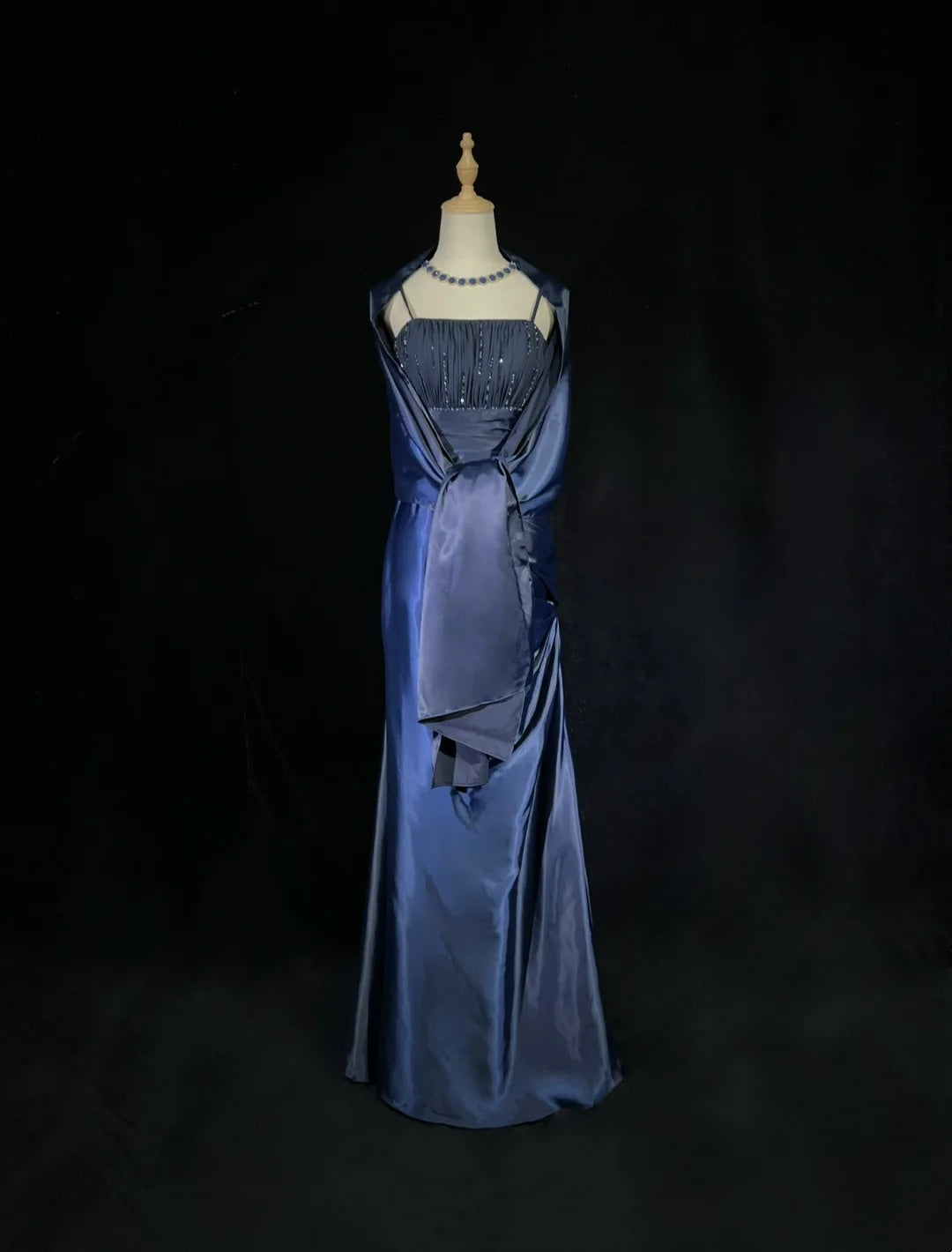 Elegante Ballkleider Meerjungfrau Spaghetti-Träger Marineblau Mit Umhang Ärmelloses Langes Abendkleid N2880