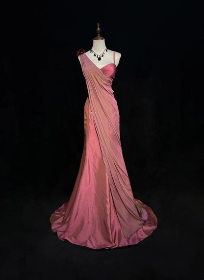 Vintage Abschlussballkleider 1960er Meerjungfrau Asymmetrische Träger Chiffon Rosa Mit Rüschen Langes Ballkleid N3095