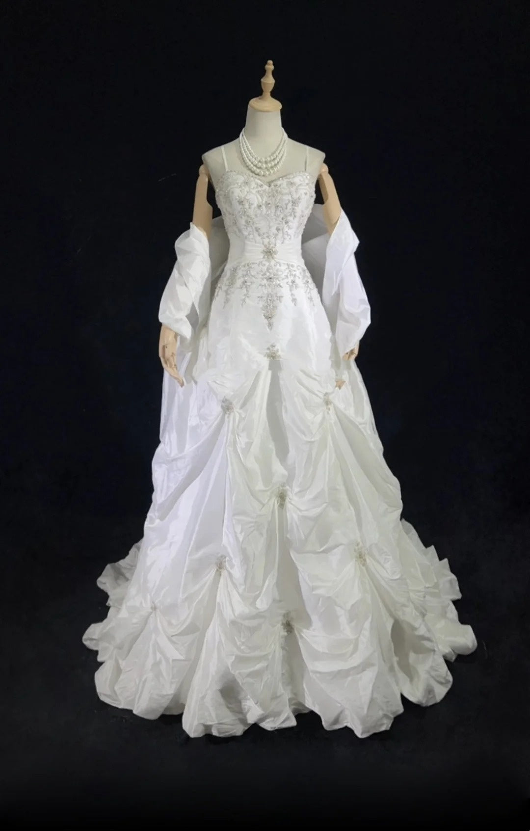 Vintage Ballkleid Spaghettiträger Weißer Taft mit Umhang Perlenstickerei Rüschen Hochzeitskleid Lange Brautkleider RB4331