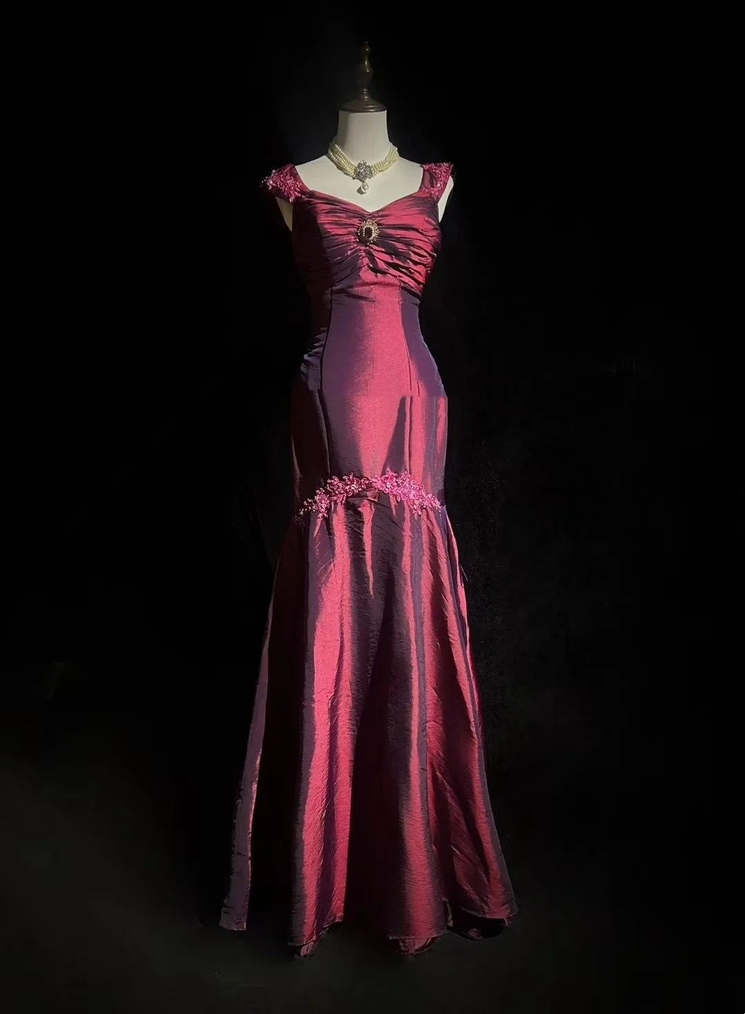 Robes de Bal Vintage Sirène Coeur Bordeaux avec Appliques Années 1960 Longue Robe de Soirée N2607
