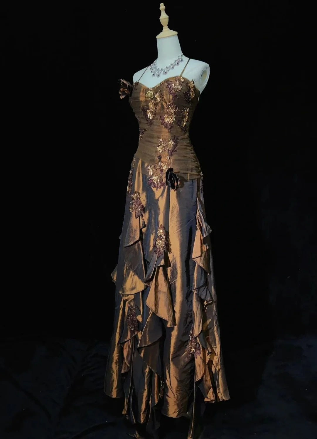 Robes de bal modestes trapèze à fines bretelles en satin marron sans manches longues tenues de soirée formelles N3639