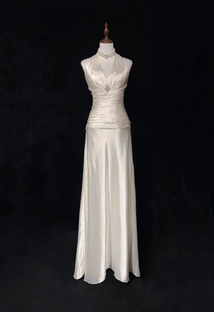 Vintage Ballkleider A-Linie Neckholder Weiß Satin mit plissiertem Cape 1960er Langes Abendkleid N2604