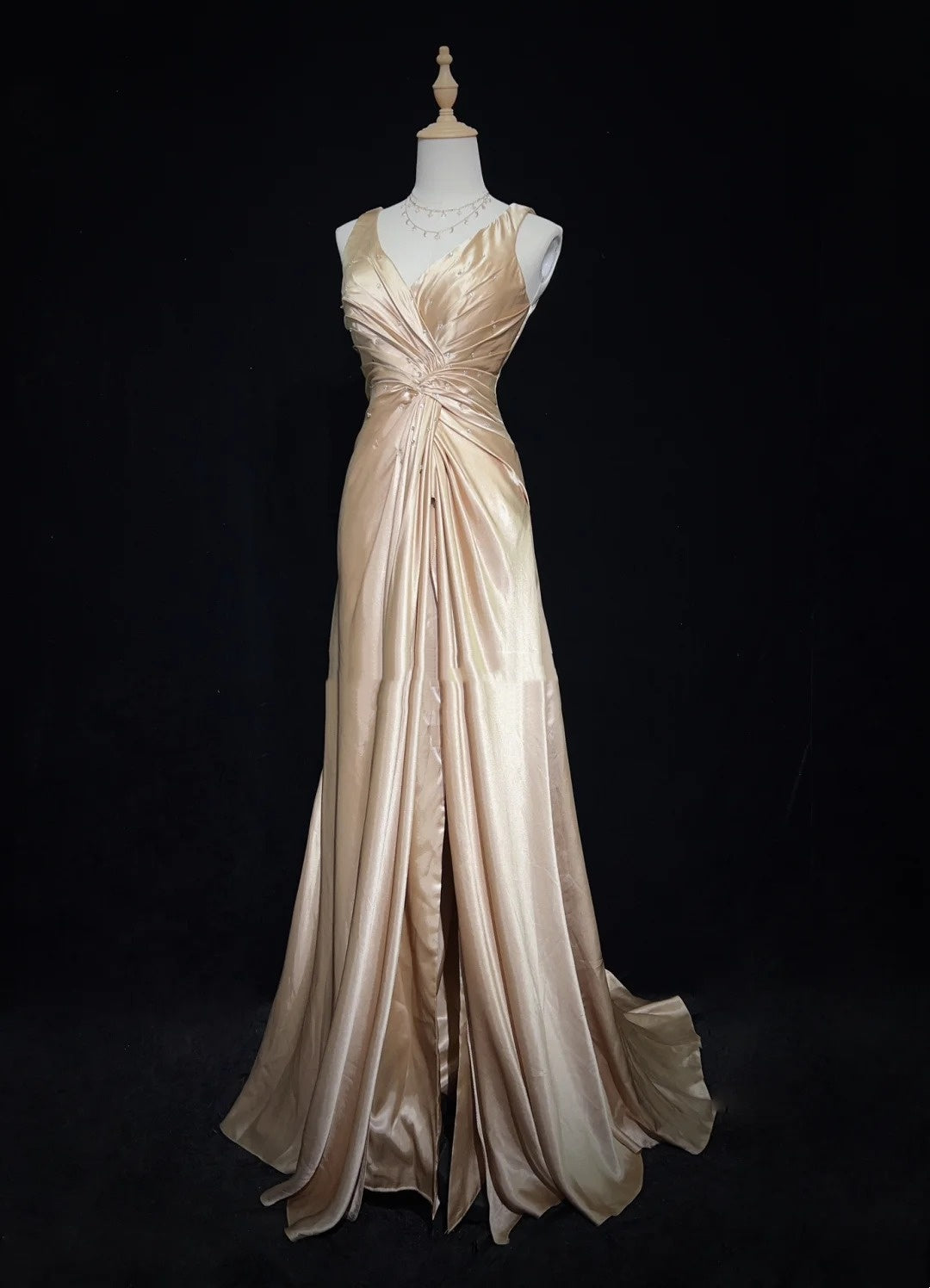 Idées de robes de bal vintage trapèze col en V en satin doré longues années 90 avec perles robes de soirée N3347