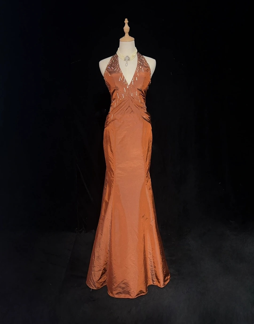 Robes de bal vintage Sirène Halter Orange Taffetas Avec Perles Robe de soirée longue années 90 N2917