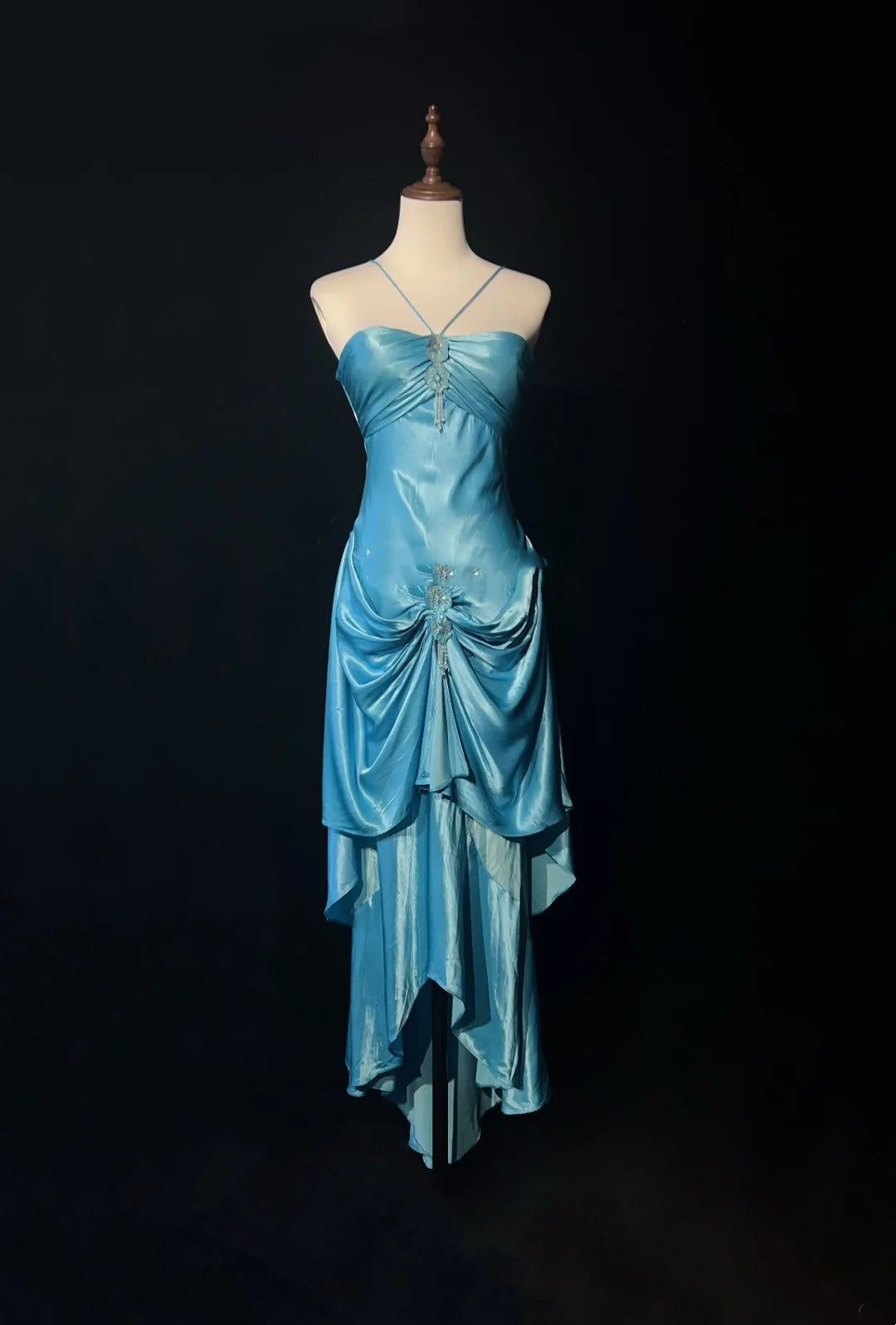 Bescheidene Abschlussballkleider Meerjungfrau Neckholder Blau Satin Ärmellos Mit Rüschen Formales Abendkleid N3828