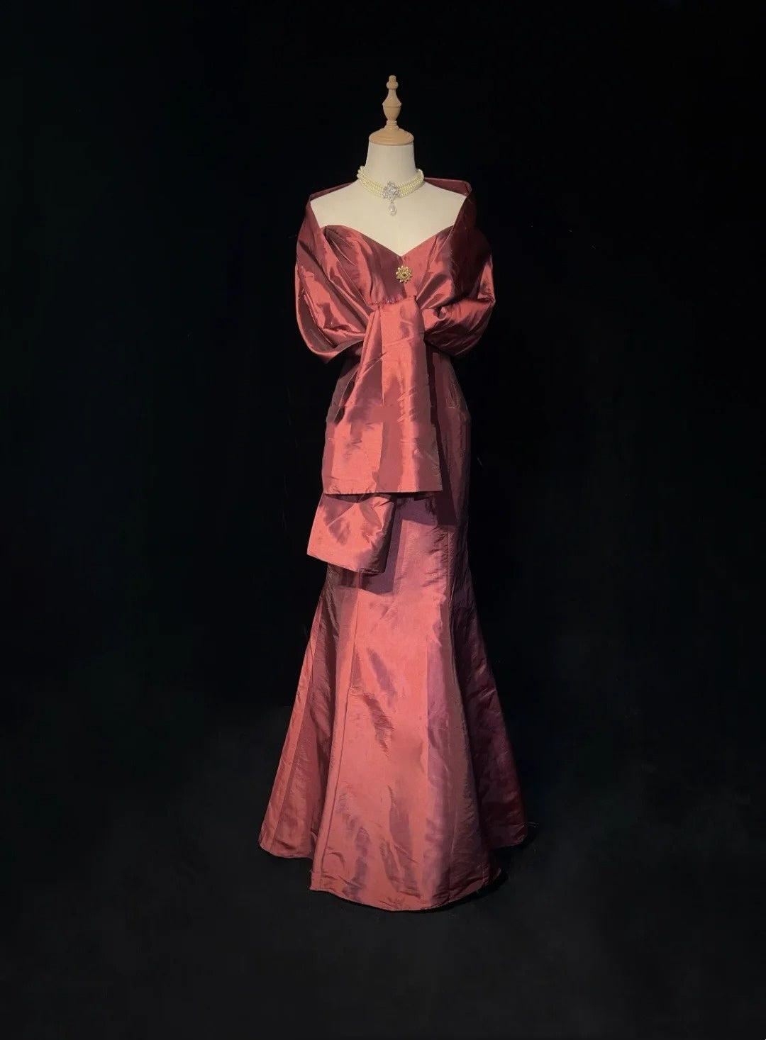 Glamouröse Ballkleider Meerjungfrau schulterfrei Rostrot mit Perlen Abendkleid N2874