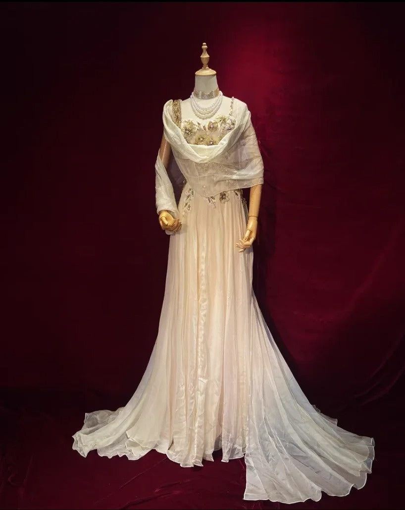 Wunderschöne Abschlussballkleider A-Linie Spaghettiträger Helles Champagner Chiffon Mit Umhang Lange Abendkleider N3439