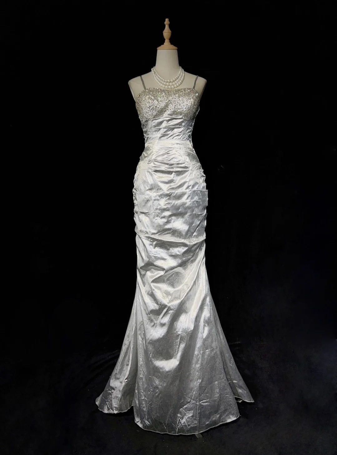Charmantes Robes de bal Sirène Bretelles fines Gris argenté avec perles Longues Robes de soirée formelles N3687
