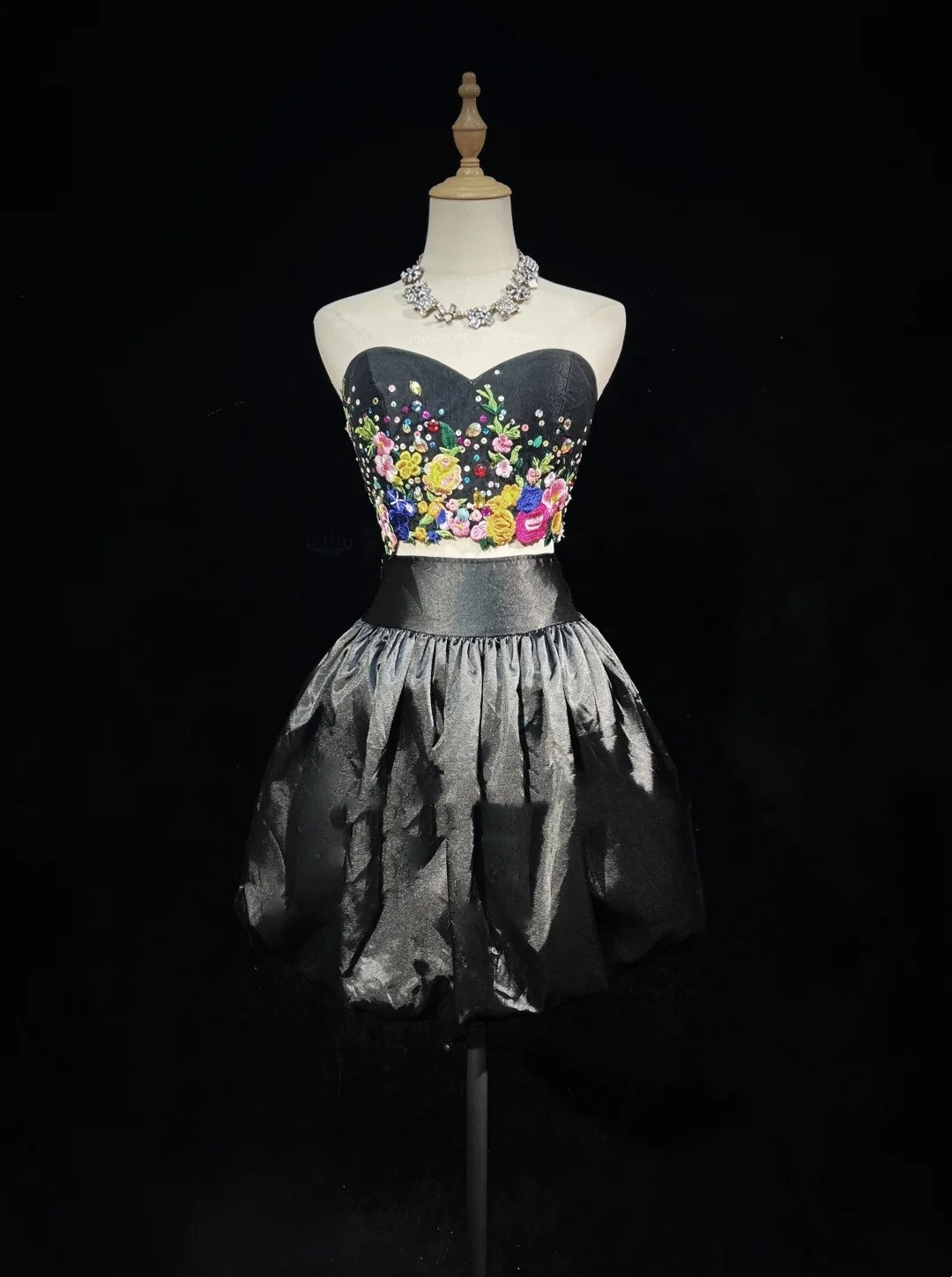 Jolie robe de bal 2 pièces en satin noir fleuri, idées pour les femmes, robes d'anniversaire courtes, tenues de retour à la maison N3449