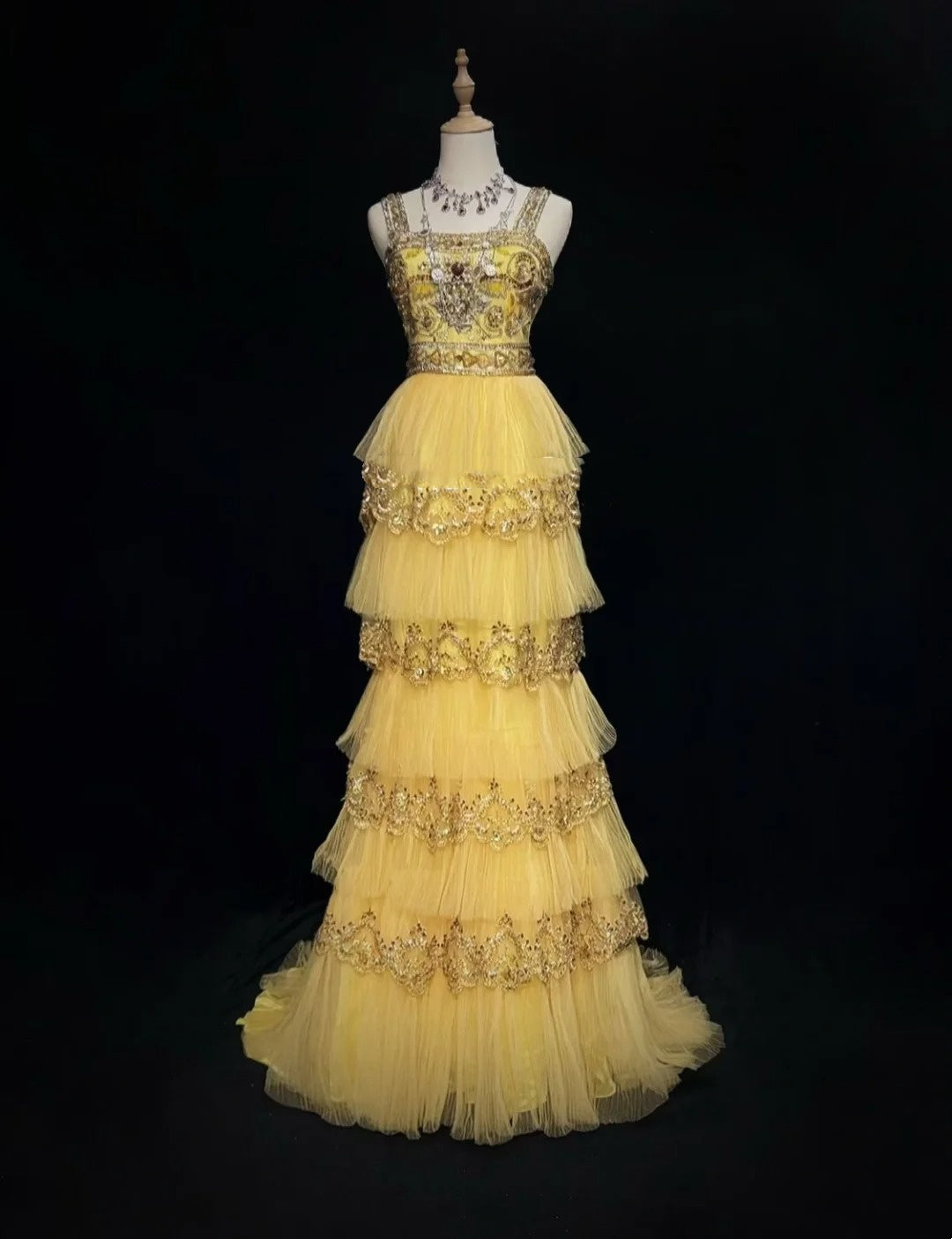 Robes Esthétiques de Bal Vintage Ligne A Col Carré Jaune Couches Superposées avec Perles Longue Robe de Soirée N3060