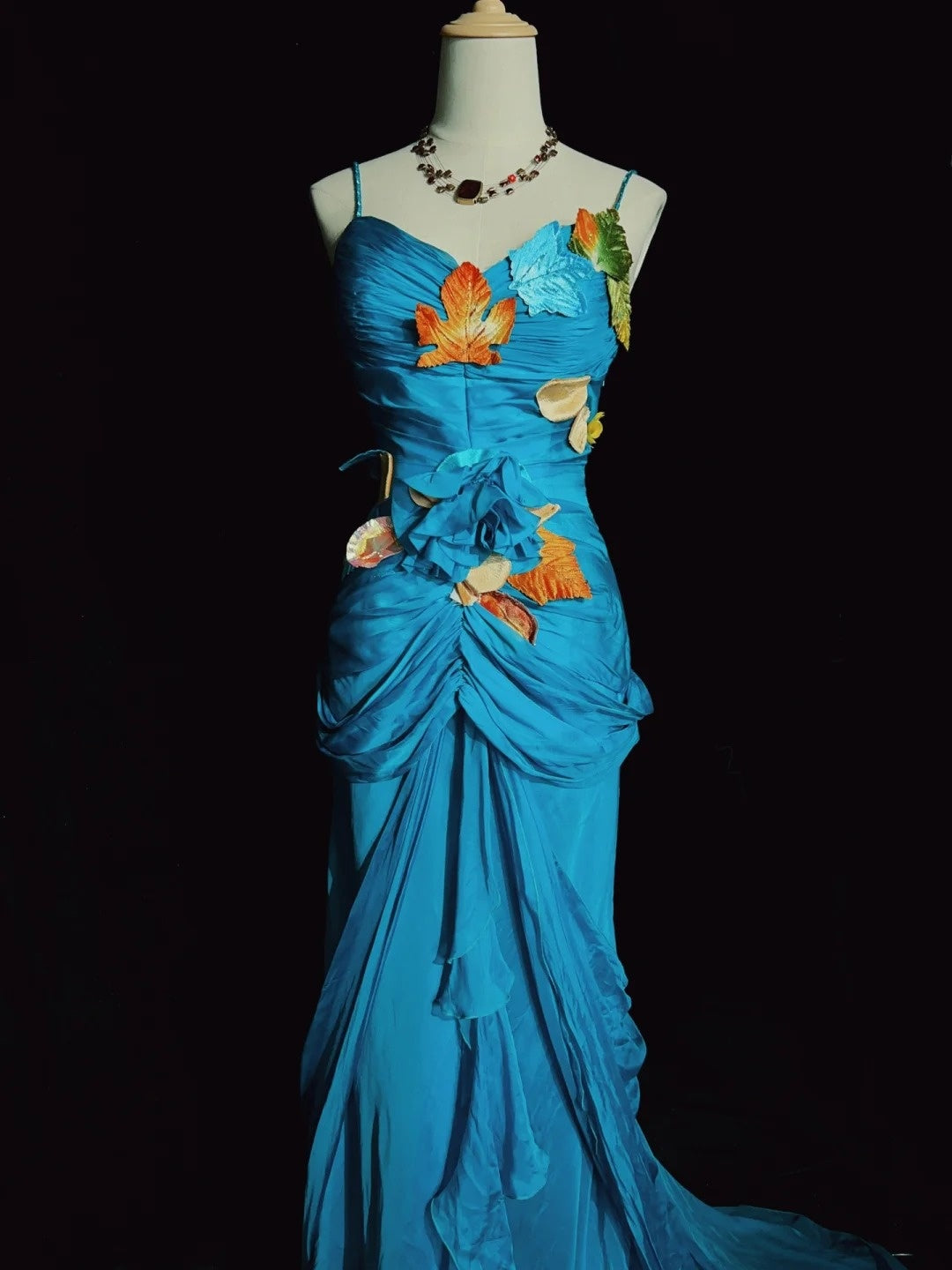 Bescheidene Ballkleider Meerjungfrau Spaghettiträger Blau Chiffon Ärmellos Mit Blatt Formelles Abendkleid N3841