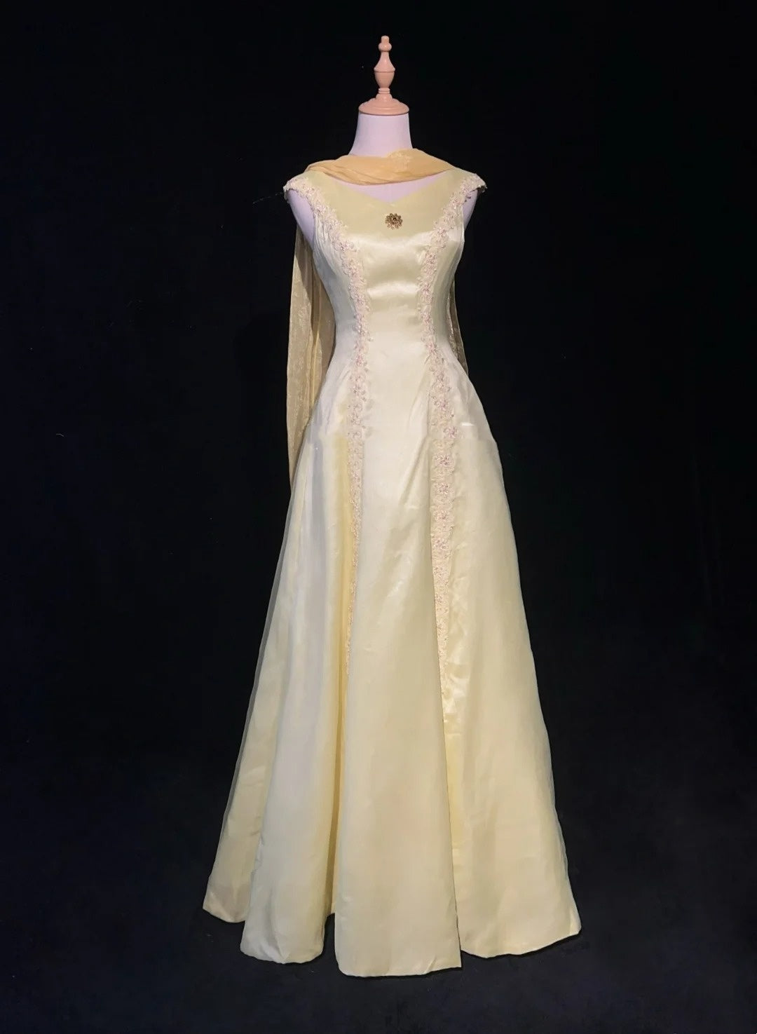 Vintage Ballkleider 1950er Jahre Retro Elegant A-Linie U-Boot-Ausschnitt Gelb Satin Abendkleider Mit Schal N3011