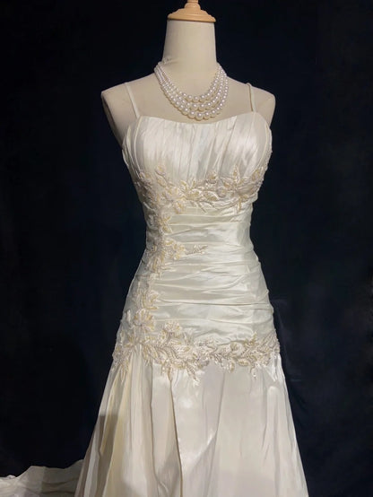 Einzigartige Brautkleider Meerjungfrau Spaghettiträger Elfenbein Mit Rüschen Spitze Langes Brautkleid N3624