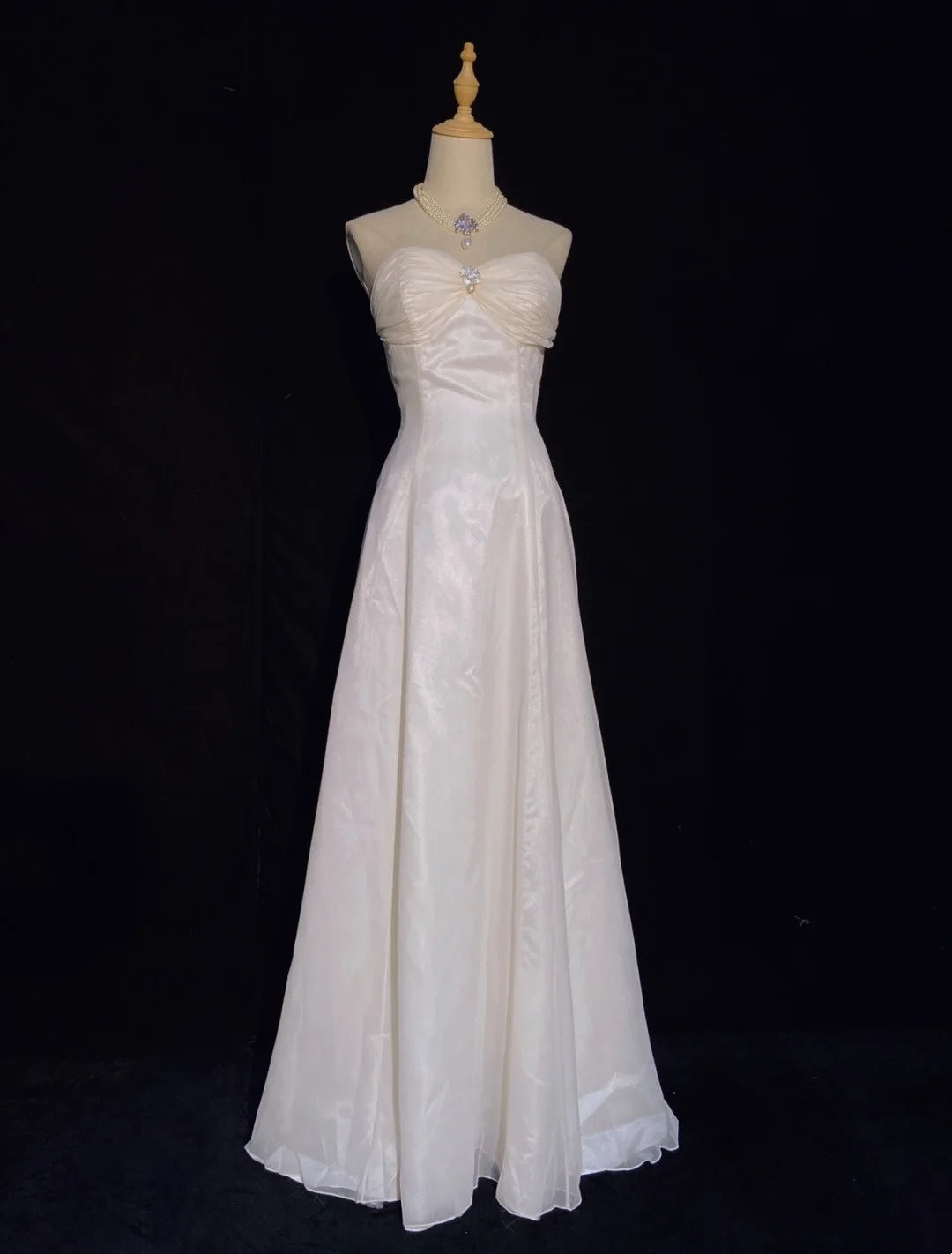 Belles Robes de Bal Coupe Empire Bustier Cœur en Mousseline Blanche avec Volants Longues Tenues de Soirée N3335