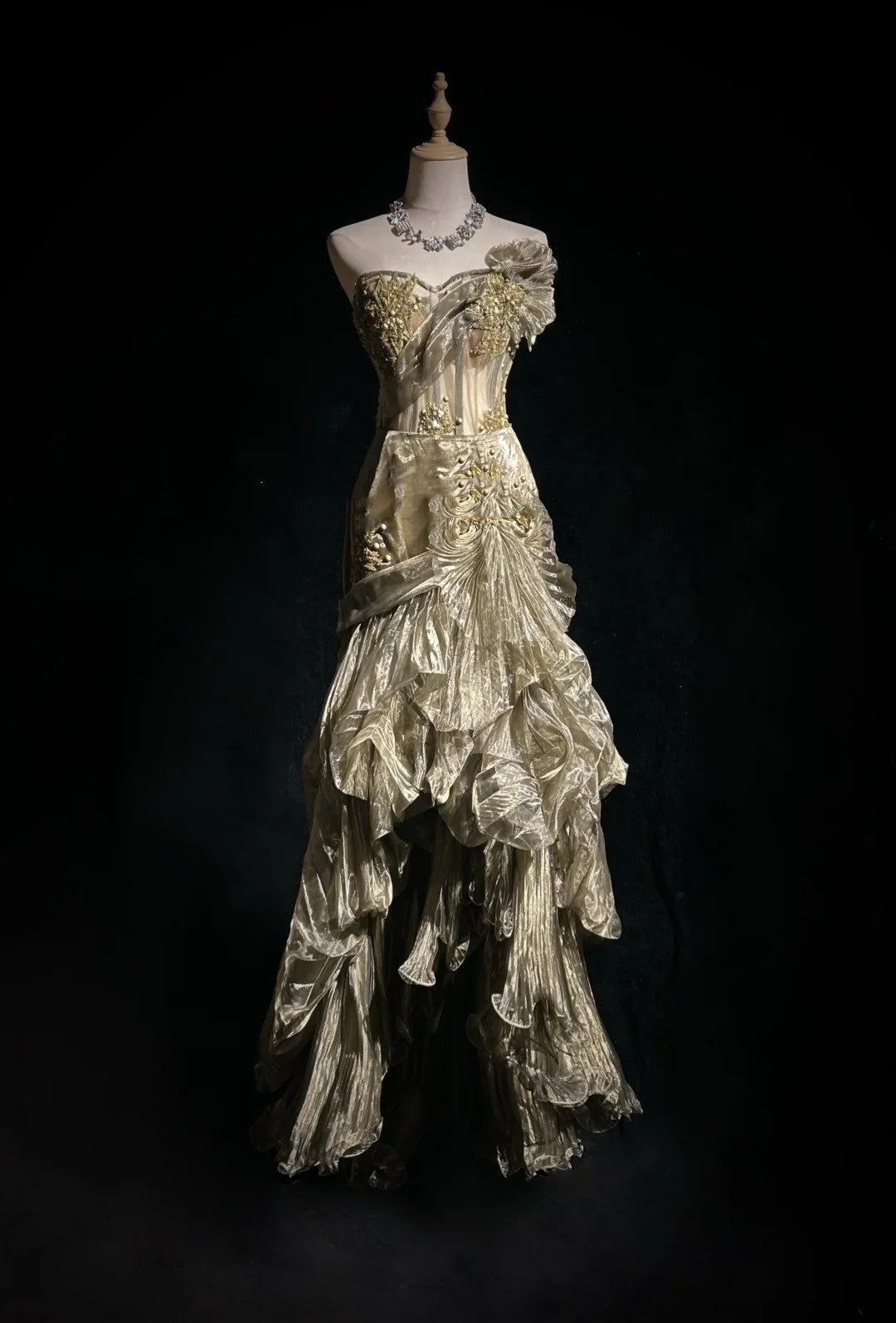 Robes de bal gothiques glamour Robes de soirée sirène sans bretelles en organza vert sans manches avec volants Robe de soirée semi-formelle N3795
