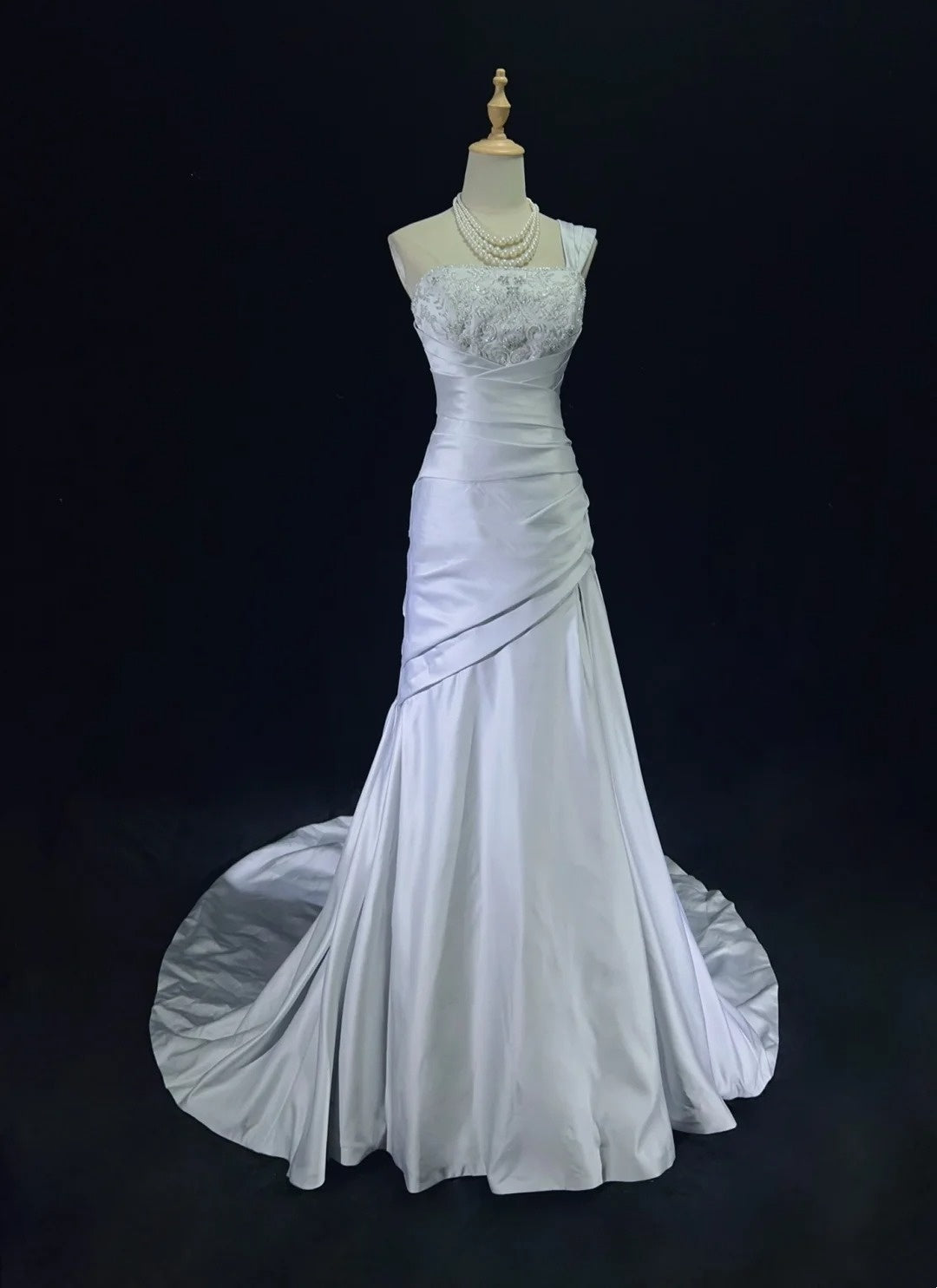 Robes de bal modestes Sirène Asymétrique Bleu Ciel Satin avec Dentelle Longue Robe de soirée N3000