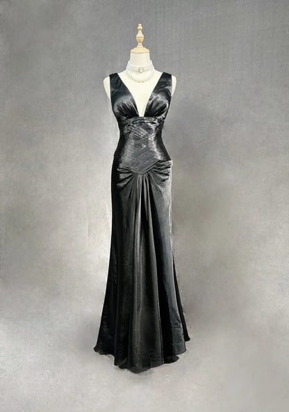 Bescheidene Abschlussballkleider Meerjungfrau Neckholder Schwarz Satin mit Rüschen Lange Abendkleider N3466