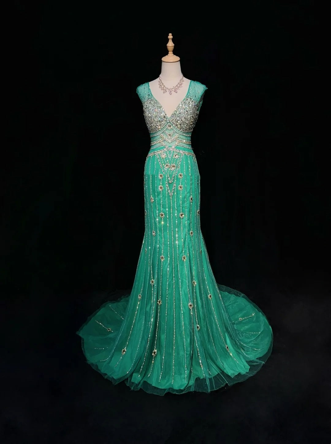 Élégante Robe de Bal Sirène Col en V Vert Tulle Dos Nu avec Perles Robe de Soirée N2872