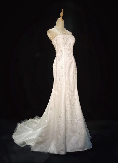 Einzigartige Hochzeitskleider Meerjungfrau Trägerlos Satin mit Applikationen Weiß Lang Brautkleid N3402