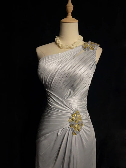 Belles Robes de Bal Coupe Empire Asymétrique Gris Argenté Longues Tenues de Soirée Formelles N3663