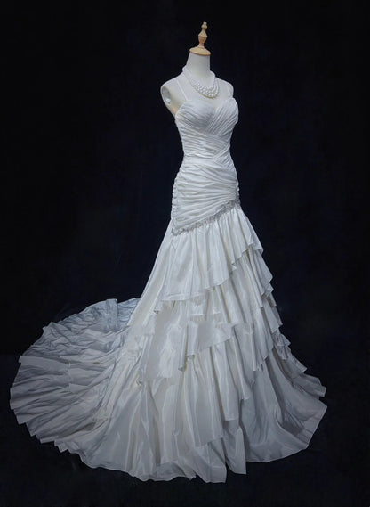 Robes de Mariée Uniques Sirène Bretelles Fines Plage Boho Satin Avec Couches Étages Robe de Mariée Longue Blanche N3612