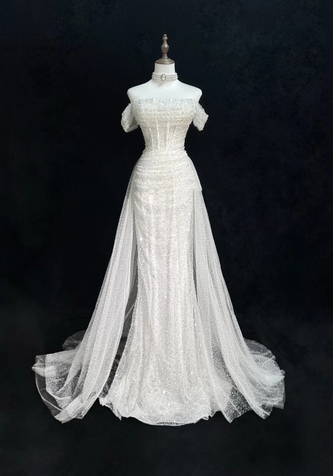 Einzigartige Hochzeitskleider Meerjungfrau schulterfrei Pailletten mit Rüschen Weißes langes Brautkleid N3619