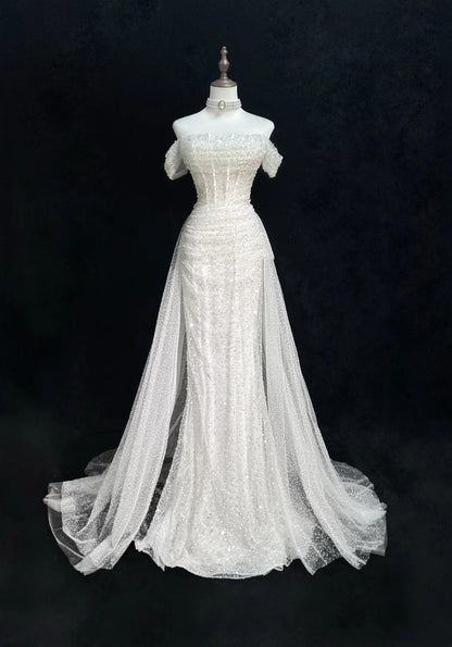 Einzigartige Hochzeitskleider Meerjungfrau schulterfrei Pailletten mit Rüschen Weißes langes Brautkleid N3619