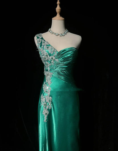 Robes de bal vintage coupe trapèze asymétrique en satin vert des années 70 avec appliques en dentelle longue robe de soirée N2529