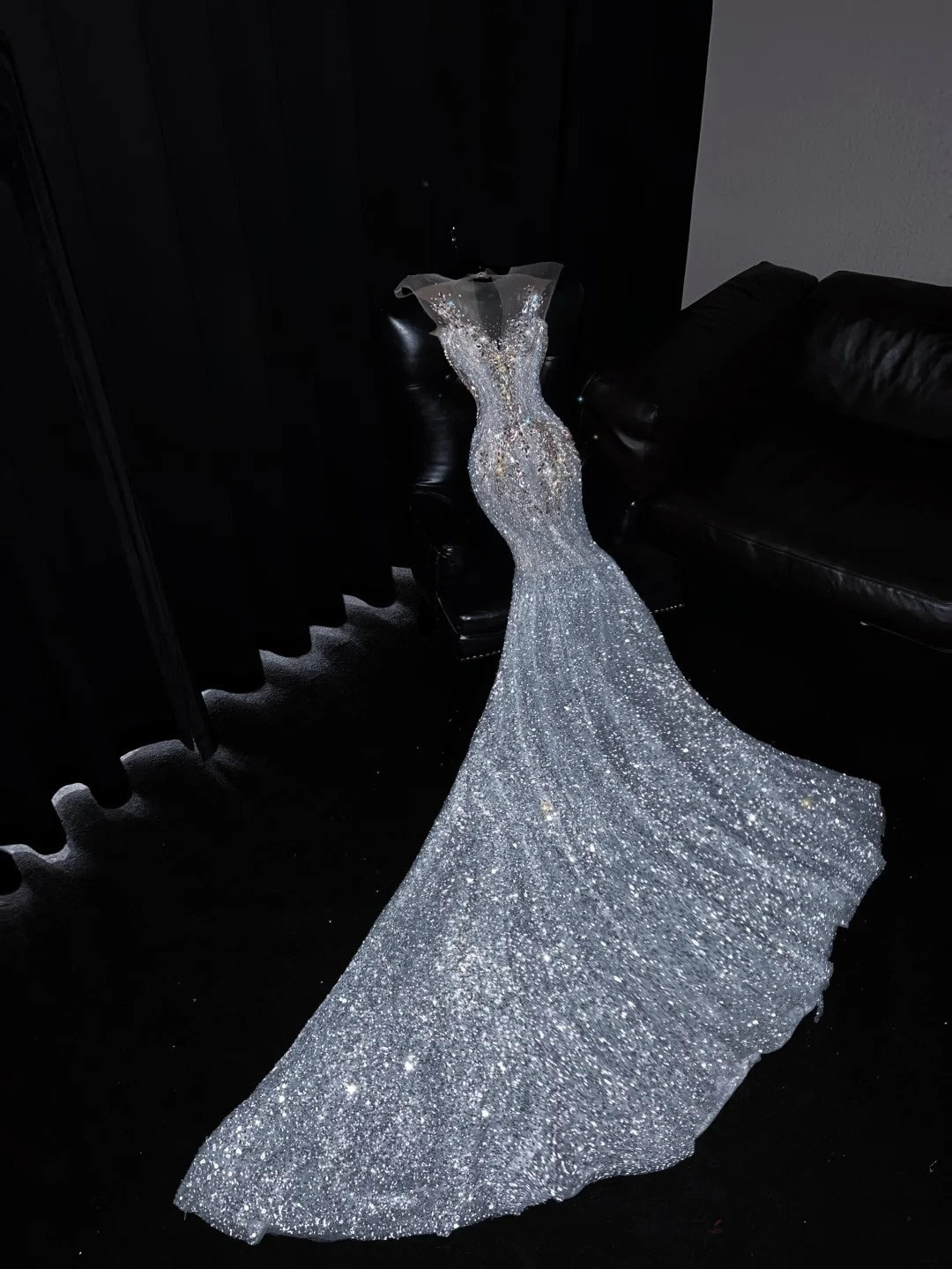 Funkelndes Brautkleid im Meerjungfrauenstil mit silbernen Pailletten, langes, figurbetontes Brautkleid N1352