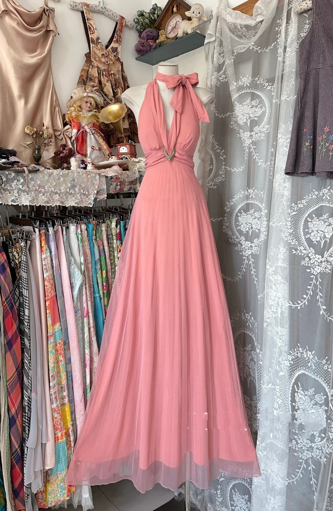 Elegantes, ärmelloses, langes, formelles A-Linien-Abendkleid aus rosa Chiffon mit Neckholder, Modell N1285