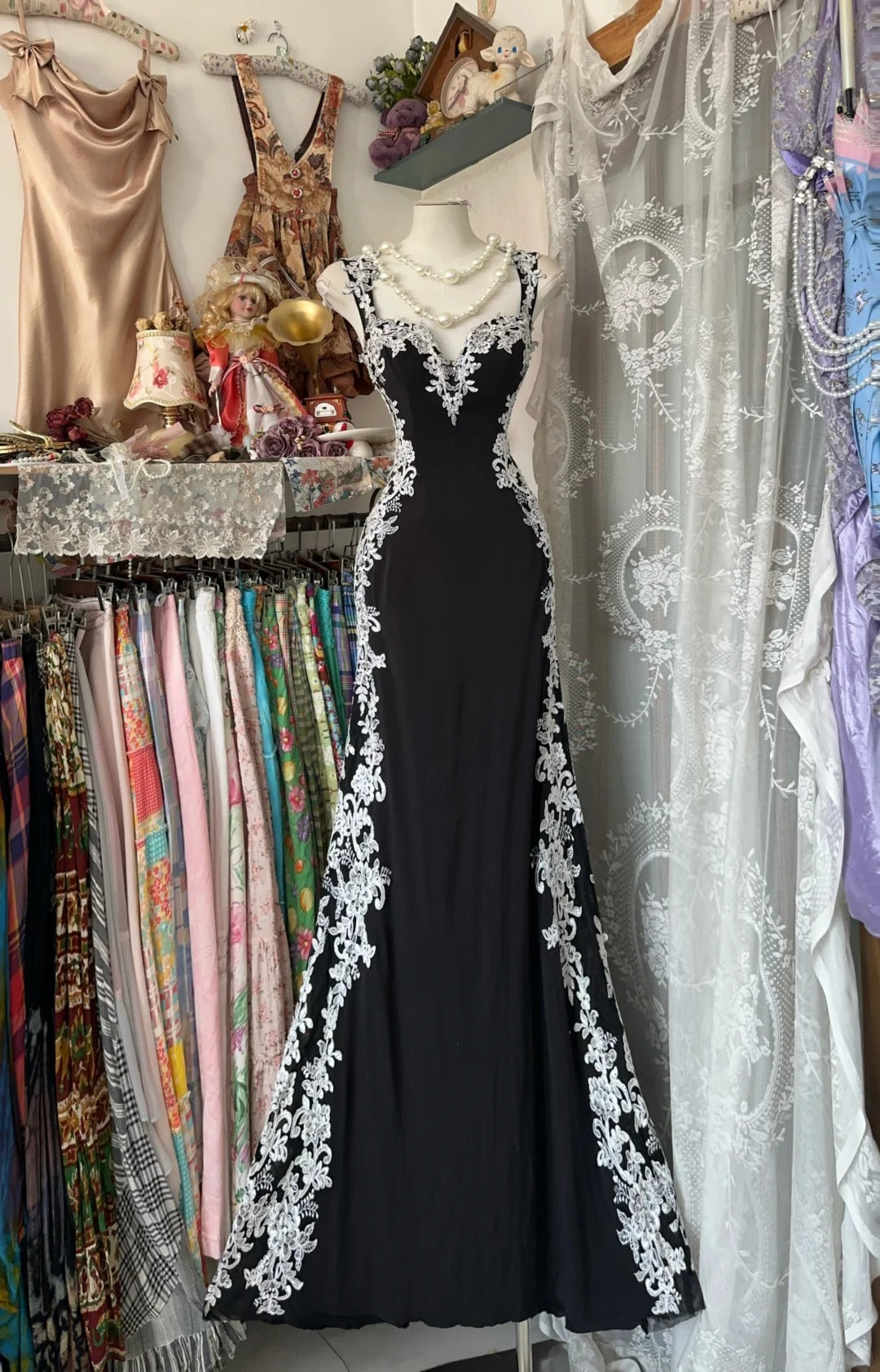 Robe de soirée sirène élégante noire à appliques blanches, robe de bal longue N1709