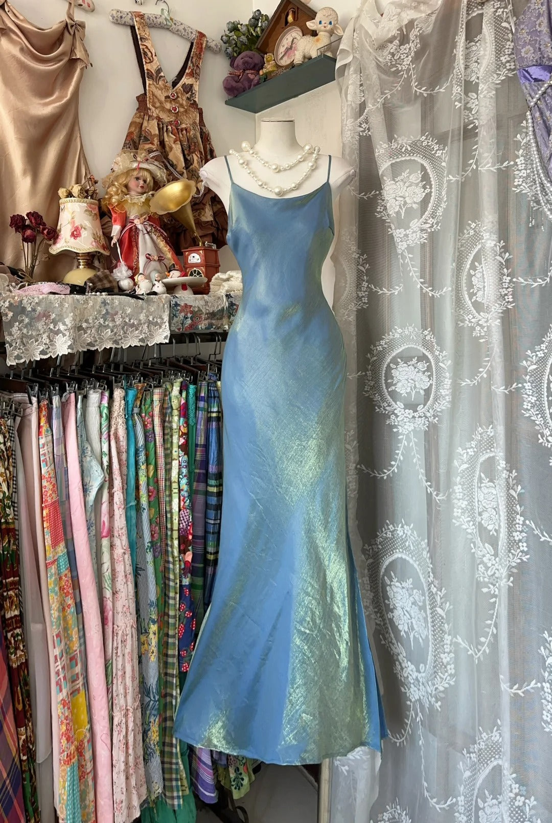 Robe de soirée longue bleue élégante à bretelles spaghetti, style sirène féerique, idéale pour les fêtes d'anniversaire et les bals de fin d'année (N1720)