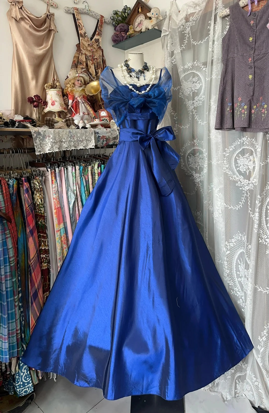 Robe de soirée longue bleu roi élégante, coupe trapèze, bretelles spaghetti, idéale pour les fêtes d'anniversaire et les bals de fin d'année (N1715)