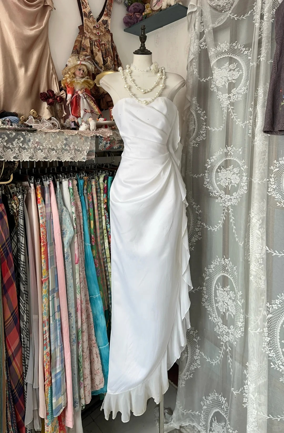Robe de soirée longue blanche en mousseline de soie, coupe trapèze, bustier, élégante et féérique, idéale pour les fêtes d'anniversaire et les bals de fin d'année (N1728)
