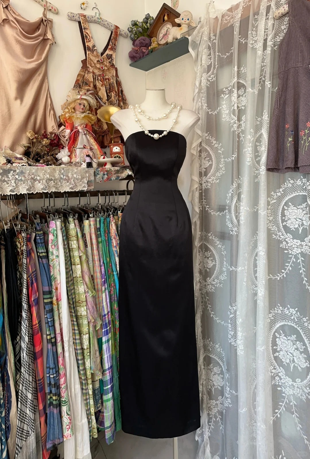Robe de soirée longue noire vintage sans bretelles, coupe fourreau, idéale pour les fêtes d'anniversaire et les bals de fin d'année (N1730)