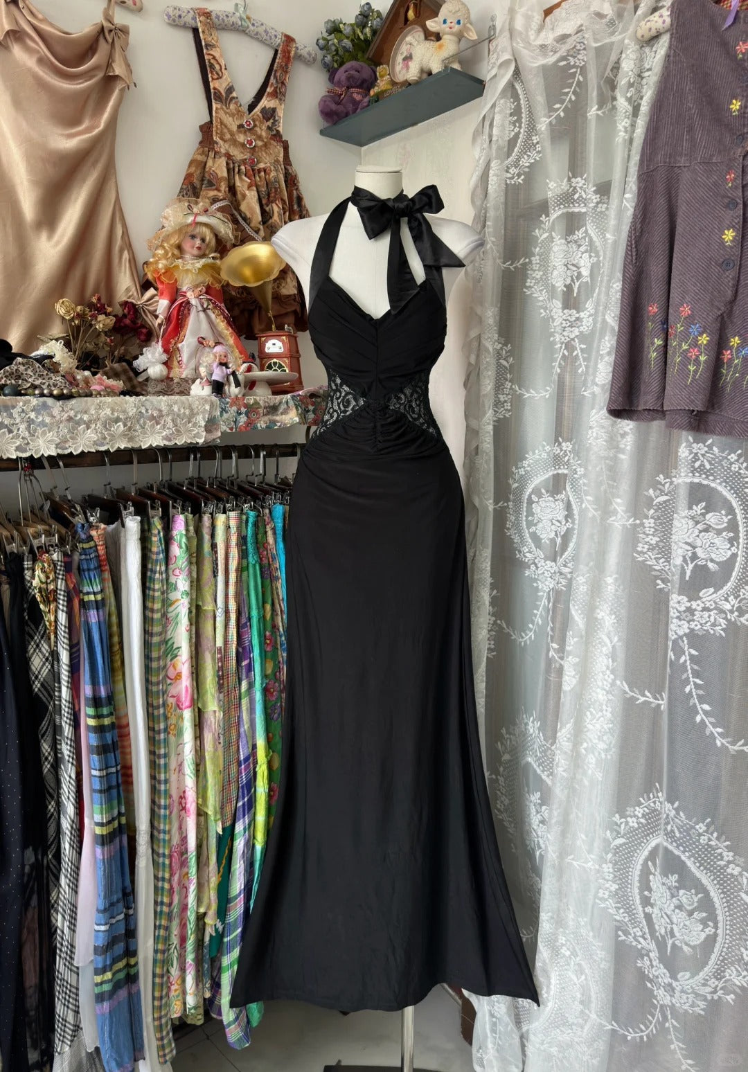 Robe de soirée longue vintage sirène dos nu en mousseline noire, idéale pour les fêtes d'anniversaire et les bals de fin d'année (N1733)