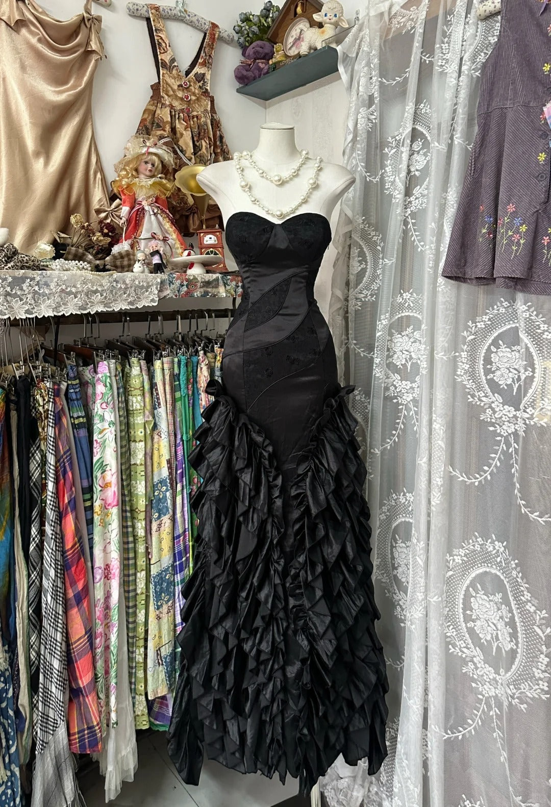 Robe de soirée longue noire vintage sirène à décolleté cœur, idéale pour les fêtes d'anniversaire et les bals de fin d'année (N1731)