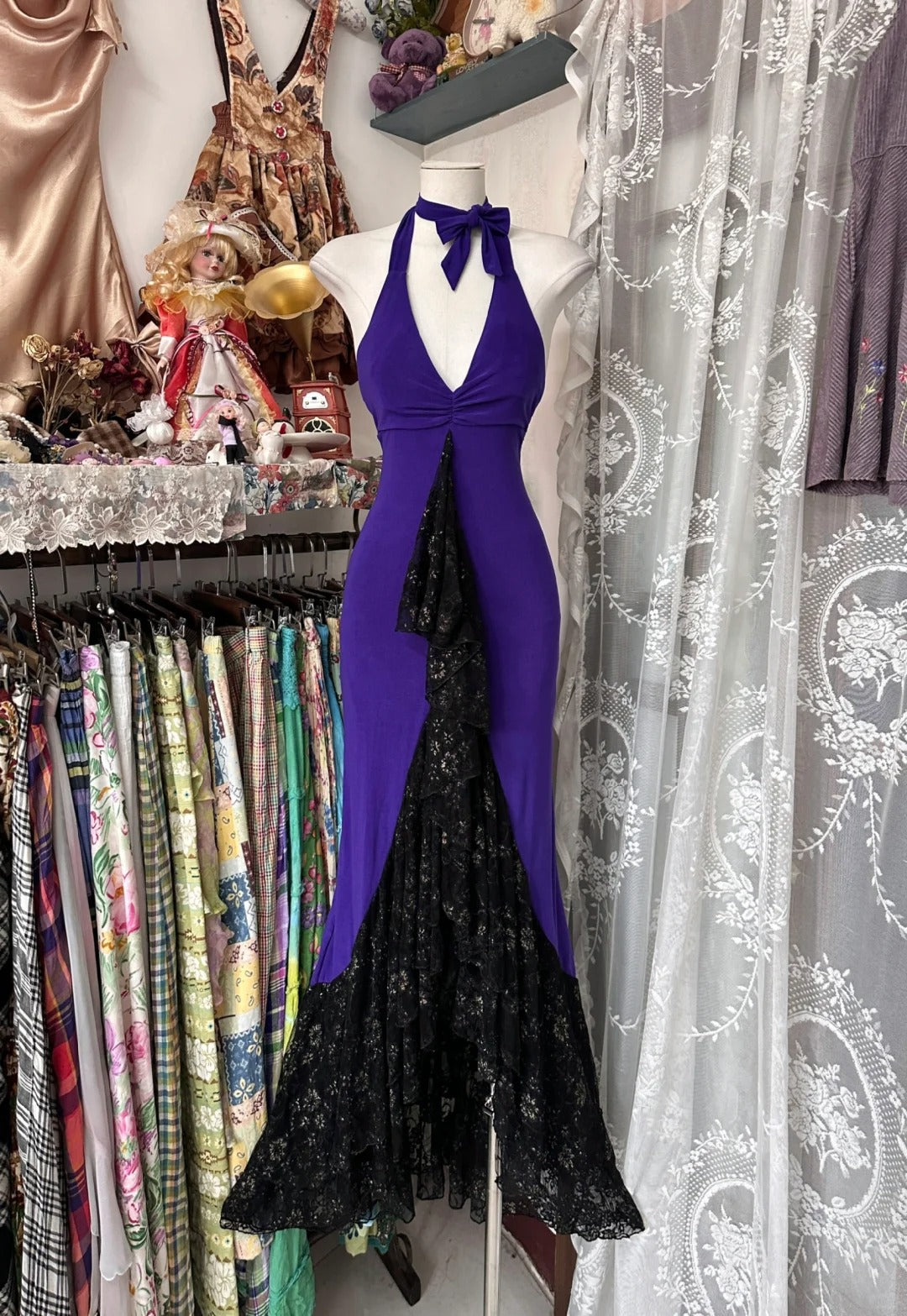 Robe de soirée longue vintage sirène dos nu en dentelle noire raisin, idéale pour un bal de promo ou une fête d'anniversaire de 18 ans (N1735)