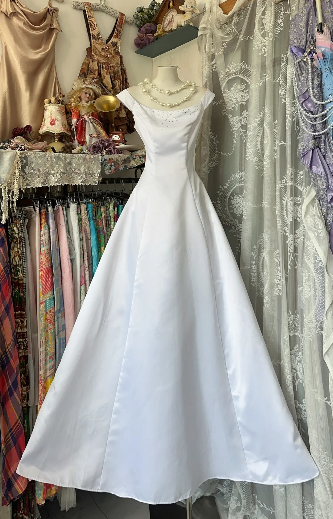 Robe de bal sobre en satin blanc, longue, style princesse, inspiration robe de soirée N1284
