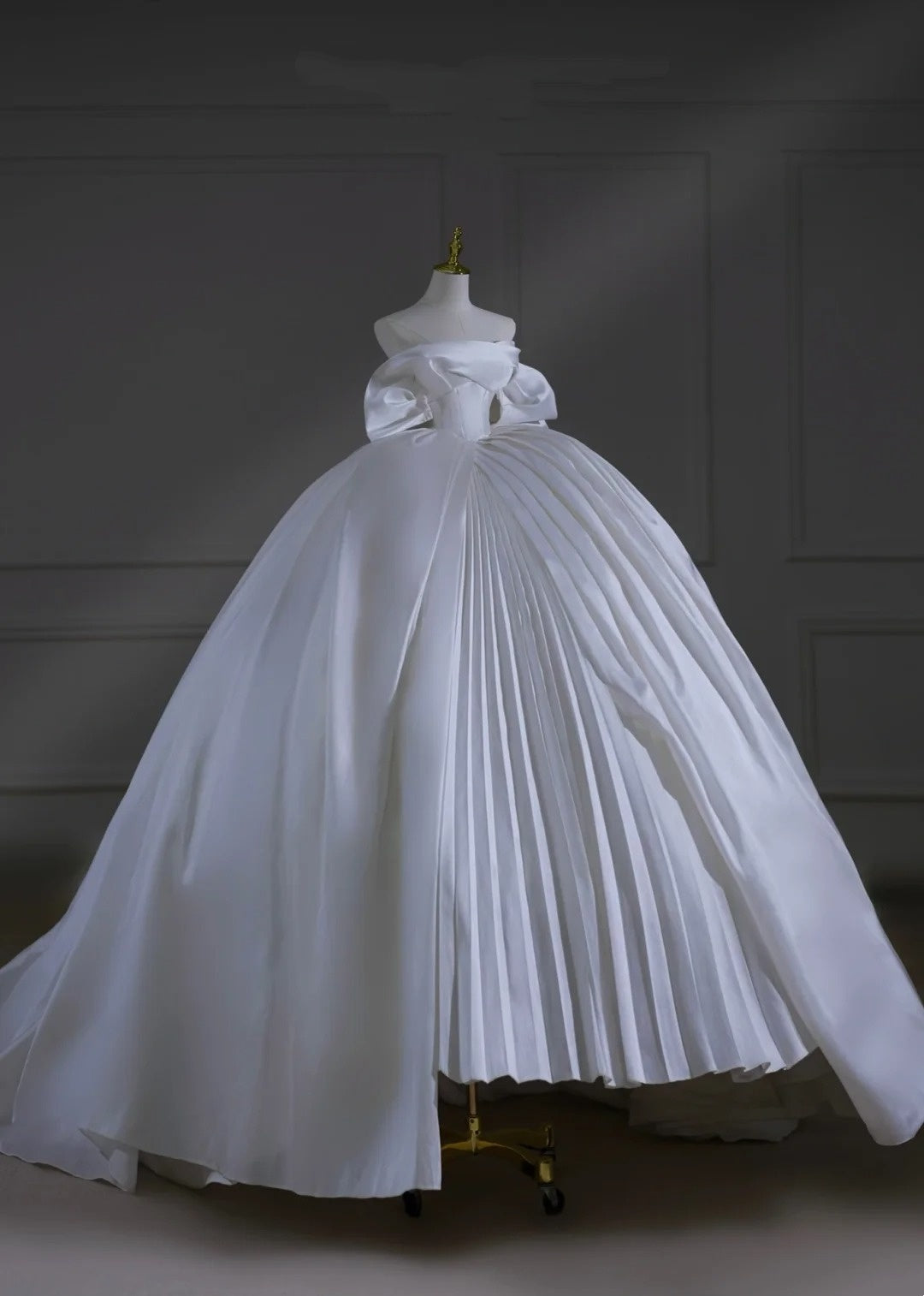 Robe de mariée intemporelle, robe de bal bustier en satin, manches plissées, robe de mariée longue à corset ajusté AB2475