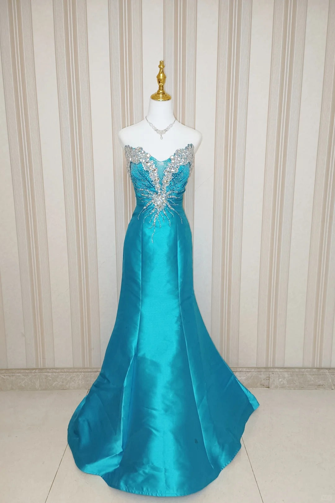 Elegantes Meerjungfrau-Sweetheart-Kleid in Blau mit Perlenstickerei zum 18. Geburtstag Elegantes Outfit Formelles Ballkleid N4185