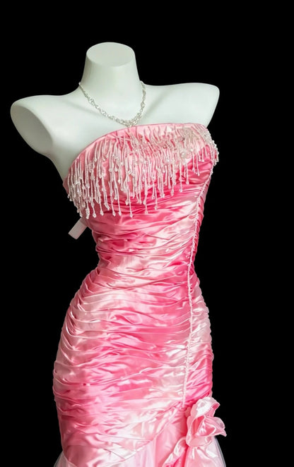 Elegantes Meerjungfrauen-Trägerlos-Ombre-Kleid in Weiß-Rosa, bodenlang, für den Abschlussball, Inspiration für Abendoutfits RB4469