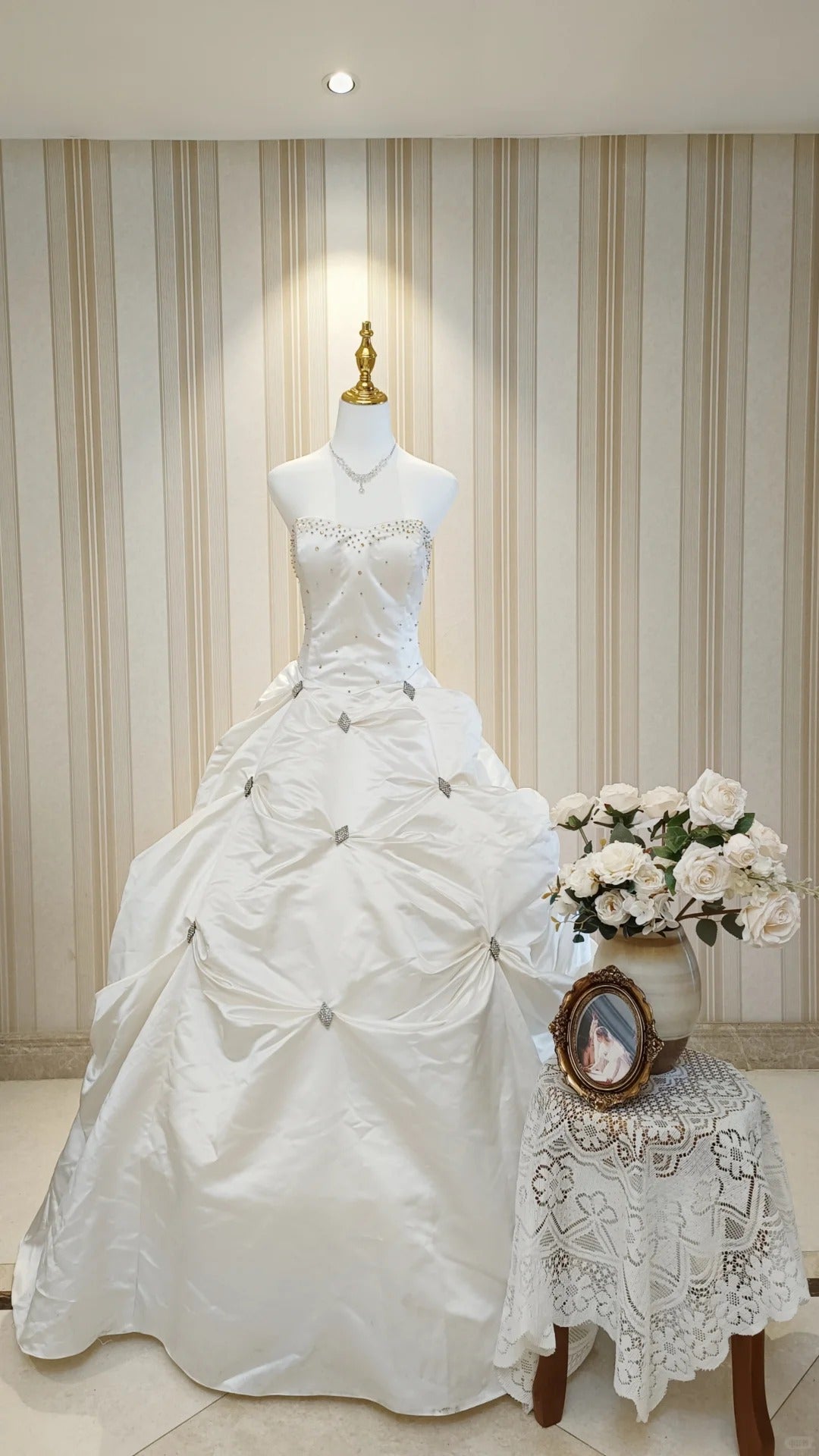Robes de mariée vintage, Robe de bal, Bustier cœur, Perles, Robe de mariée longue d'été N4209