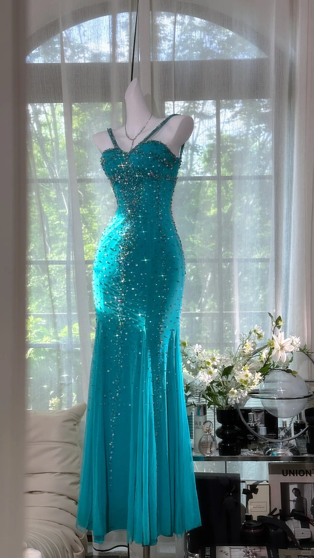 Charmantes Robes de Bal Sirène Licou Bleu avec Perles Longues Tenues de Soirée N3573