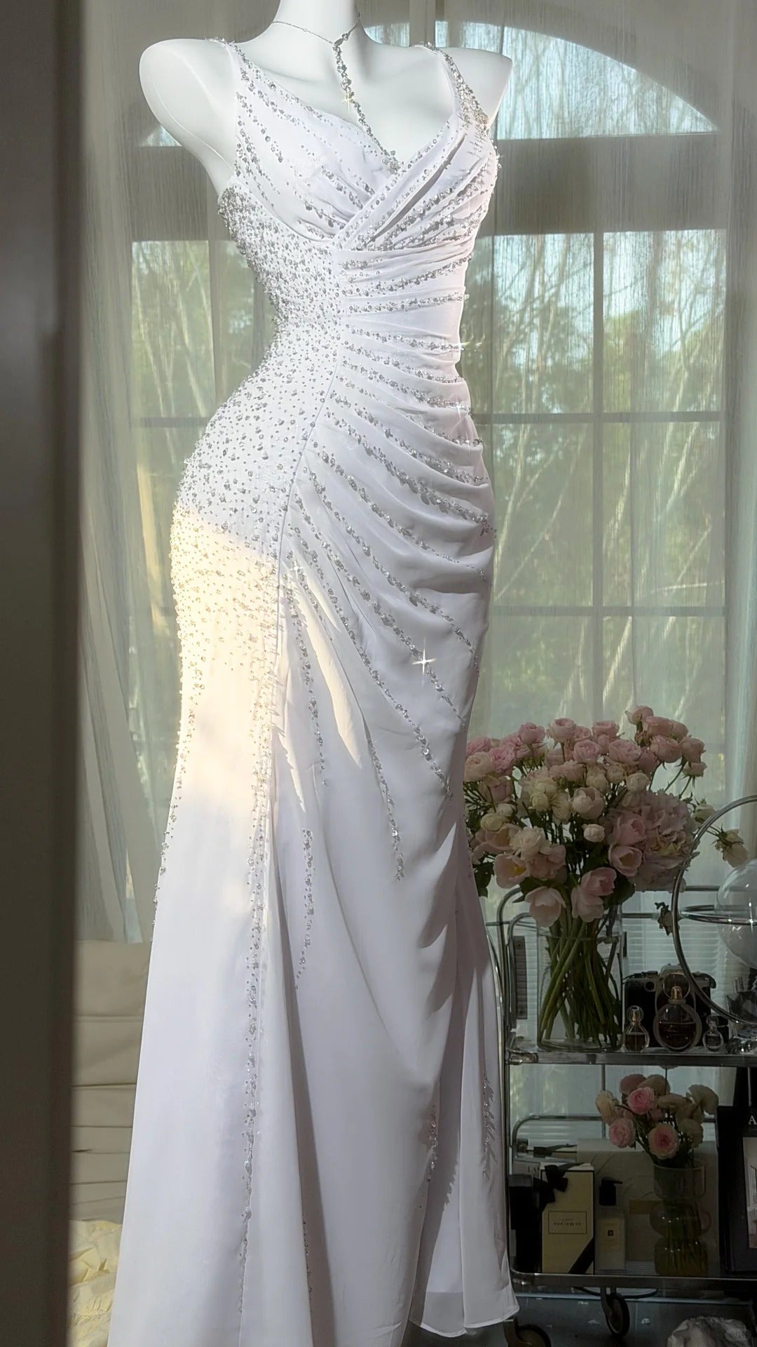 Bescheidene Abschlussballkleider Meerjungfrau Spaghettiträger Weiß Chiffon Mit Perlen Bestickt Bodenlang Abendgarderobe N3529