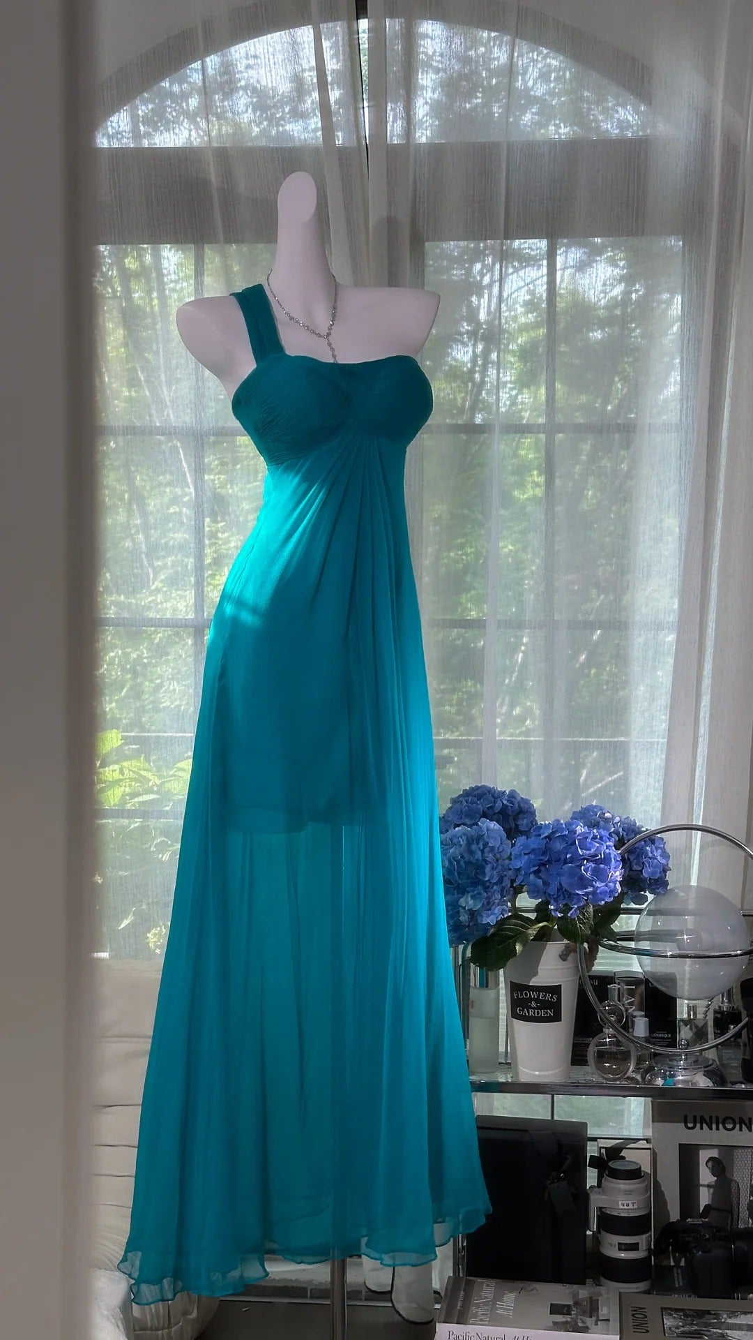 Charmantes Robes de Bal Sirène Licou Bleu avec Perles Longues Tenues de Soirée N3573
