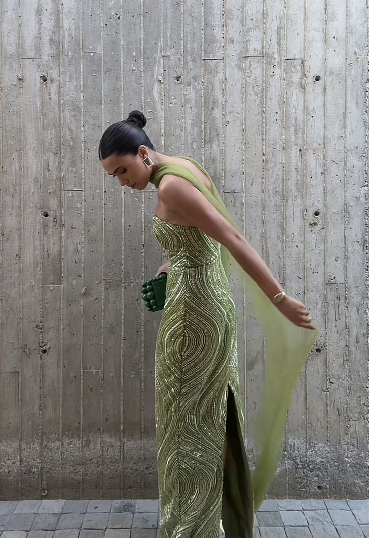 Magnifique Robe de Bal Vert Clair sans Bretelles sans Manches Longueur Ras du Sol pour Femmes Robe de Bal Luxueuse en Cristal Scintillant N2350