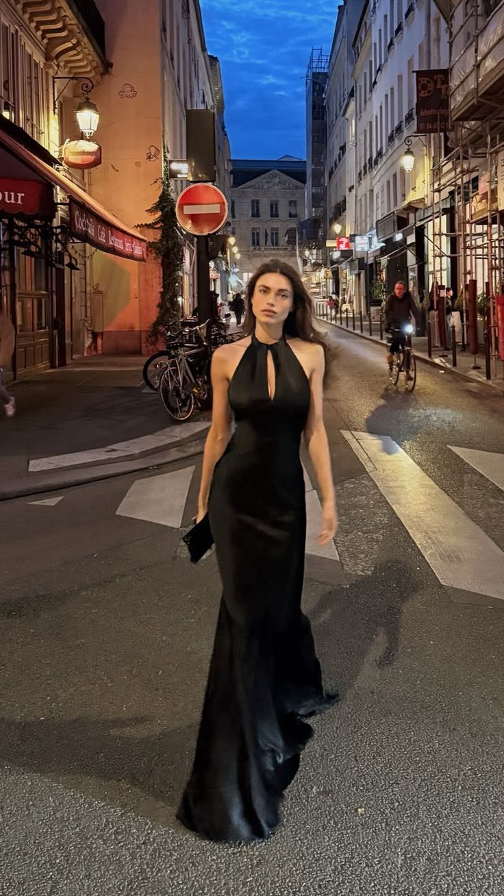 Robe de bal longue noire en satin satiné, style sirène, dos nu, idéale pour un 20e anniversaire (N129)